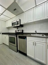 1000 West Ave, Unit 1431 in Miami Beach, FL - Building Photo - Building Photo
