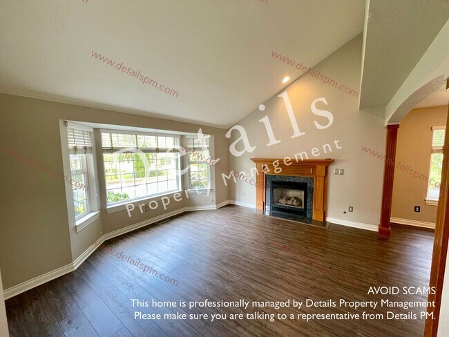 3787 NE Trout Brook Ln in Bremerton, WA - Foto de edificio - Building Photo
