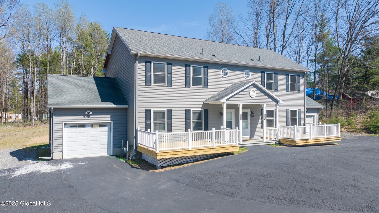 4819 NY-50 in Gansevoort, NY - Foto de edificio