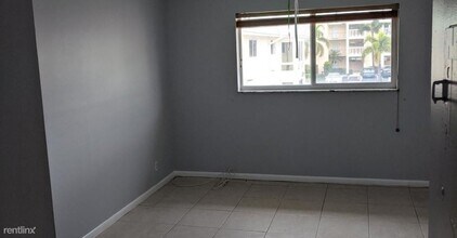 19 Colonial Club Dr in Boynton Beach, FL - Building Photo - Building Photo