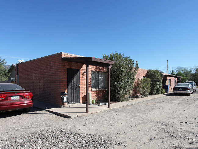 2633-2643 N Dodge Blvd in Tucson, AZ - Building Photo - Building Photo