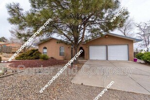 100 Eaton Rd SE in Rio Rancho, NM - Building Photo