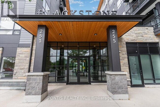 255 Northfield Dr E in Waterloo, ON - Building Photo - Building Photo