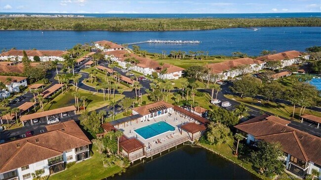 6082 SE Landing Way in Stuart, FL - Building Photo - Building Photo