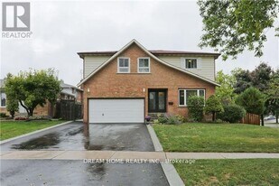 2425 Carlanne Pl in Mississauga, ON - Building Photo