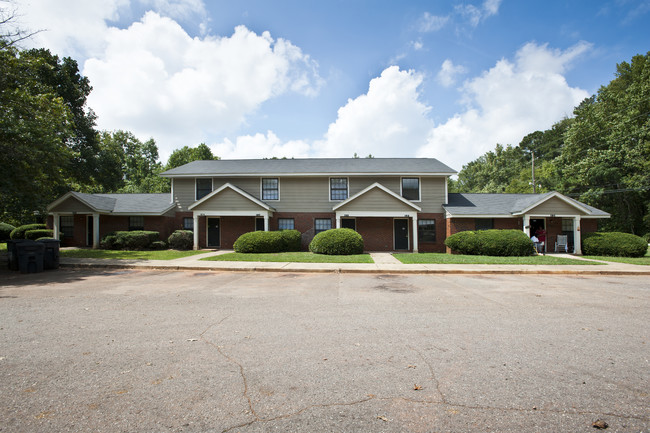 South Oak Apartments in Barnesville, GA - Foto de edificio - Building Photo