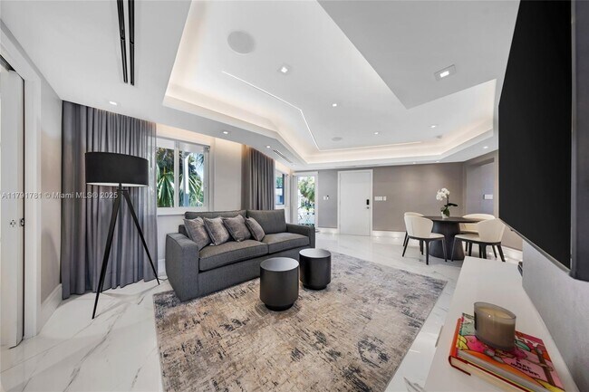 10190 Collins Ave in Bal Harbour, FL - Building Photo - Building Photo