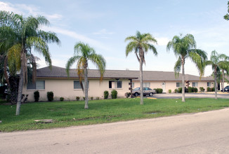 1412 SE 8th Ter in Cape Coral, FL - Building Photo - Building Photo