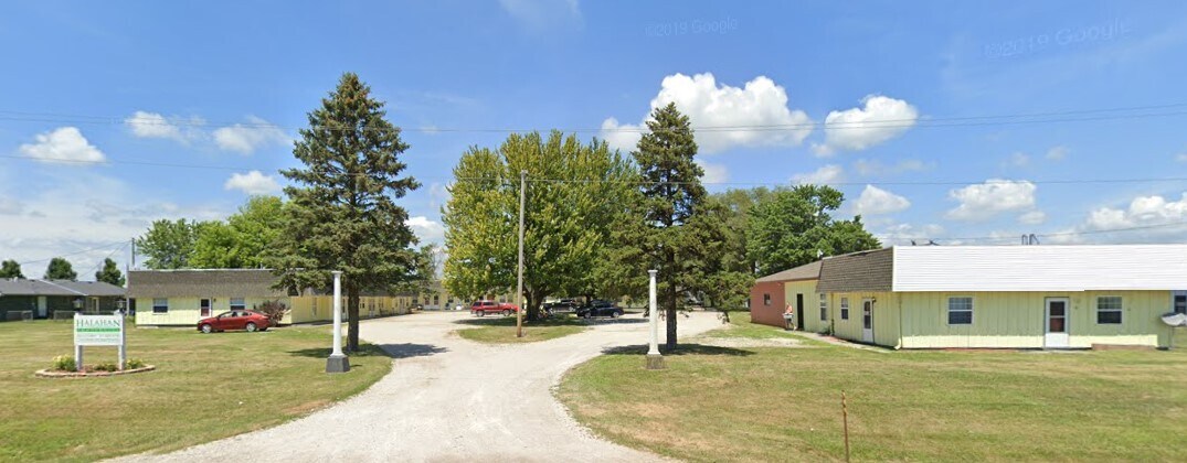 Halahan Apartments in Harristown, IL - Building Photo