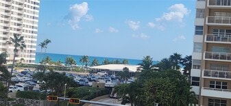 1985 S Ocean Dr in Hallandale Beach, FL - Building Photo