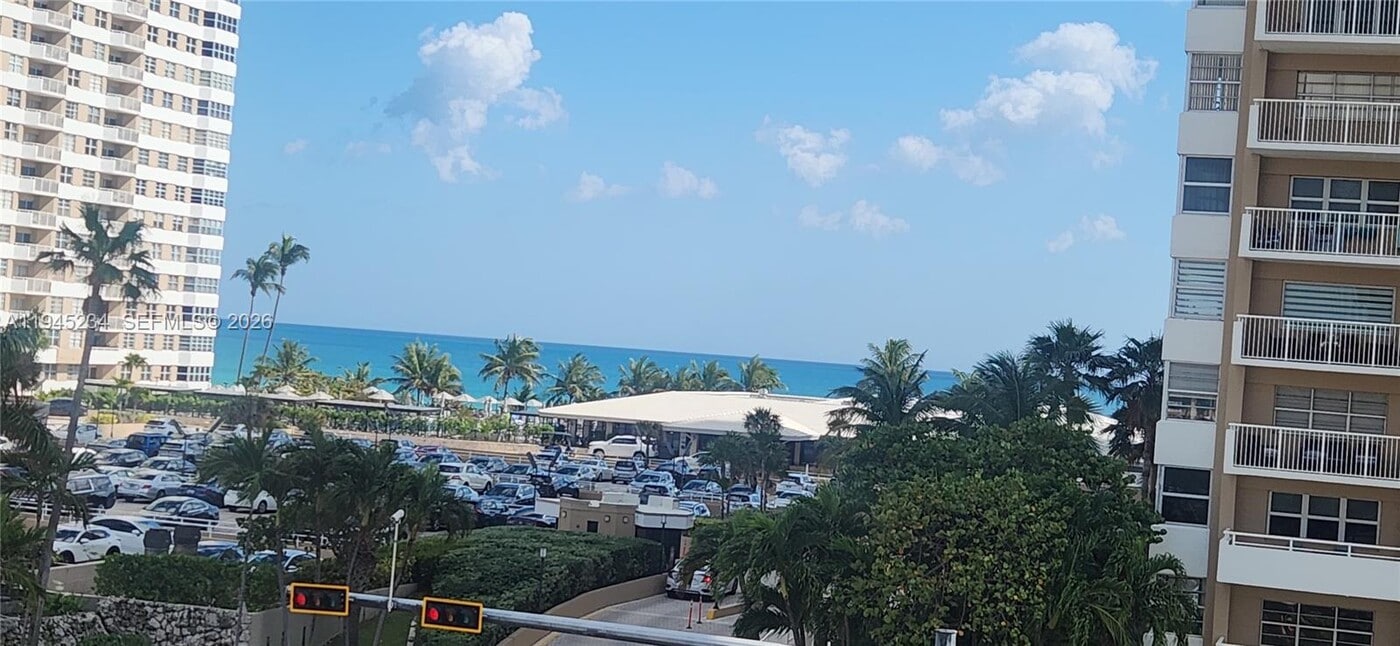 1985 S Ocean Dr in Hallandale Beach, FL - Foto de edificio