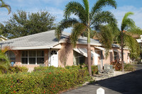 Elmwood Efficiency Apartments in Lantana, FL - Building Photo - Building Photo