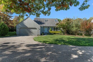 45 Huckleberry Ln in East Hampton, NY - Building Photo - Building Photo