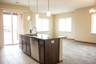 Oakwood Ridge Apartments in Eau Claire, WI - Foto de edificio - Building Photo
