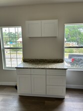 220 N Pinto St in San Antonio, TX - Building Photo - Building Photo