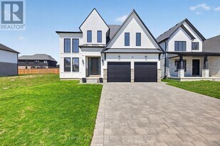 54 Aspen Cir in Thames Centre, ON - Building Photo