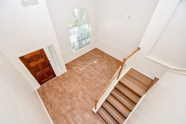 1310 Lake Edinburg Ct in Richmond, TX - Building Photo - Building Photo