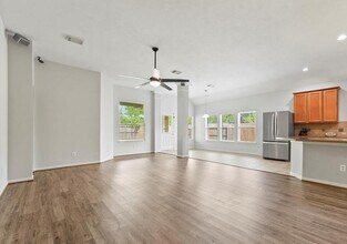 31030 Imperial Walk Ln in Spring, TX - Foto de edificio - Building Photo