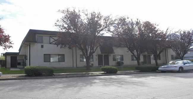 40484 Chapel Way in Fremont, CA - Foto de edificio - Building Photo