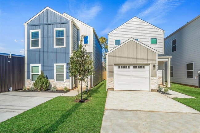 716 W Dallas St in Conroe, TX - Building Photo - Building Photo