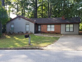 3047 Lake Monroe Rd in Douglasville, GA - Building Photo