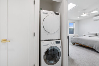 236 Camellia Ln, Unit B in Costa Mesa, CA - Building Photo - Building Photo