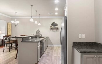 14239 Woodchase Ct in Prairieville, LA - Foto de edificio - Building Photo