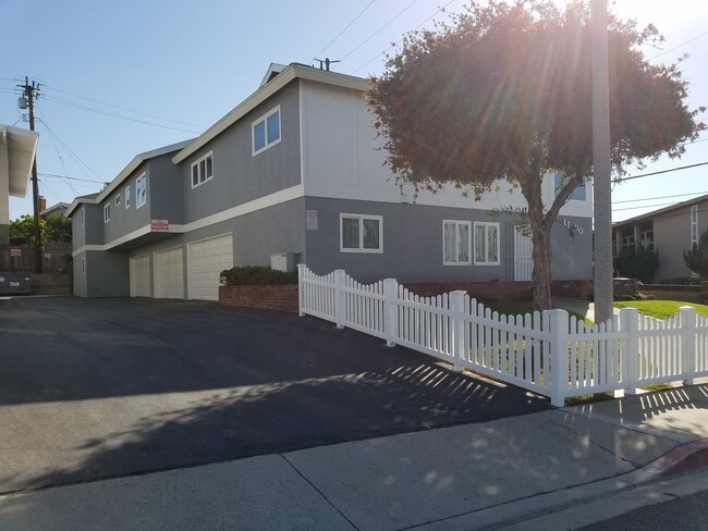 1100 Opal St in Redondo Beach, CA - Foto de edificio - Building Photo