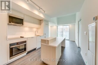 370 Martha St in Burlington, ON - Building Photo - Building Photo