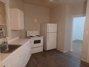 27 W Main St in Goshen, NY - Building Photo - Building Photo