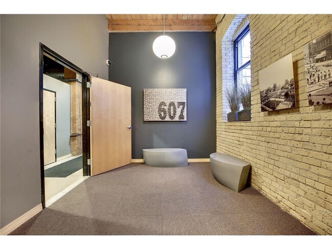 607 Washington Ave S, Unit 301 in Minneapolis, MN - Building Photo - Building Photo
