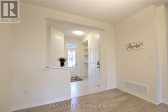 3478 Vernon Powell Dr in Oakville, ON - Building Photo - Building Photo