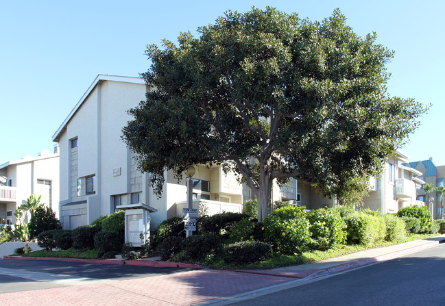 La Jolla Village Park in San Diego, CA - Building Photo - Building Photo