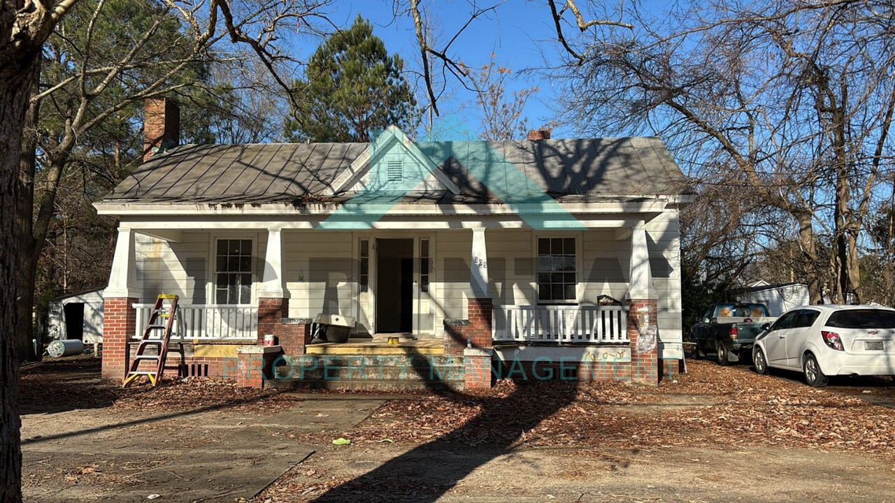 305 N Parker St in Elm City, NC - Building Photo