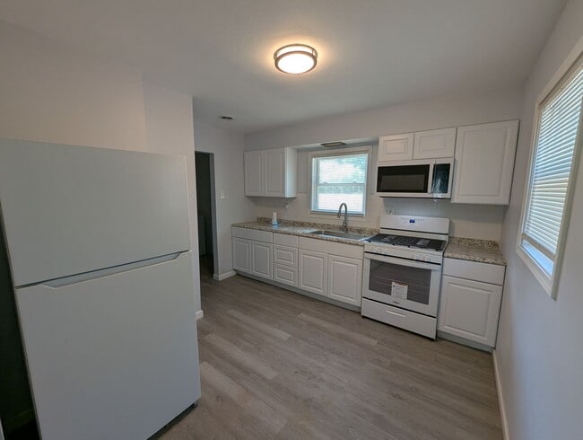 11913 Bridgevale Ave in St. Louis, MO - Building Photo - Building Photo
