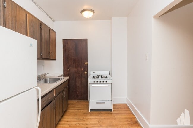 949 W Cornelia Ave, Unit 955-3C in Chicago, IL - Building Photo - Building Photo