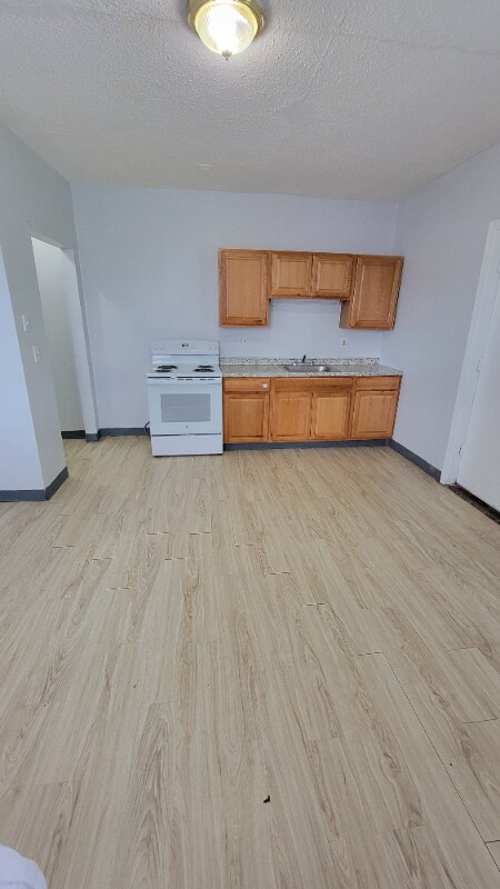 464 Wethersfield Ave in Hartford, CT - Foto de edificio - Building Photo