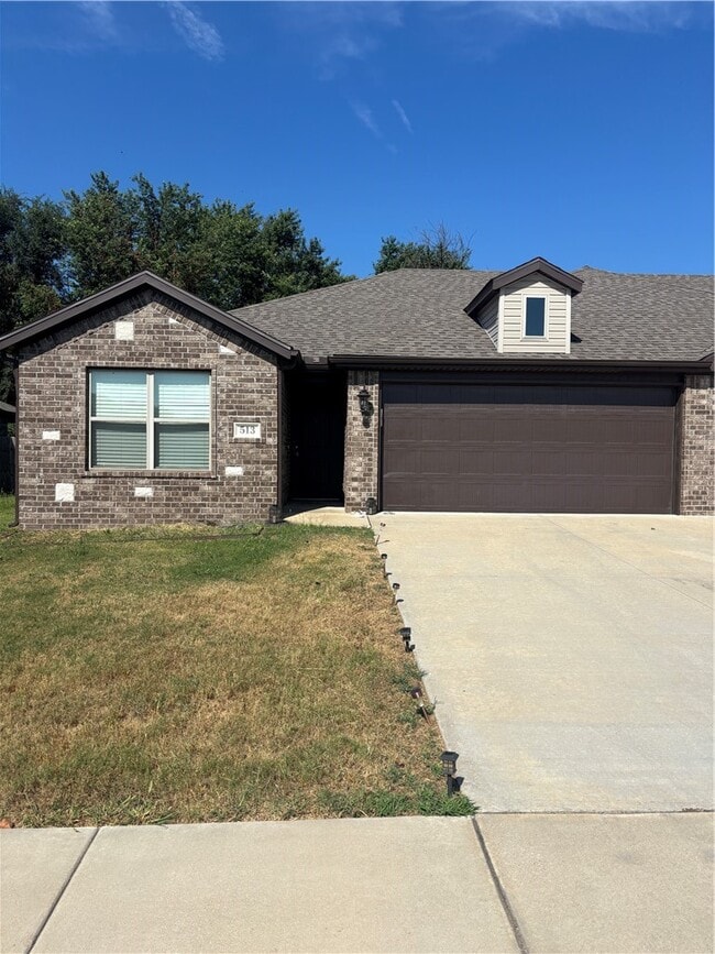 property at 513 Vee St
