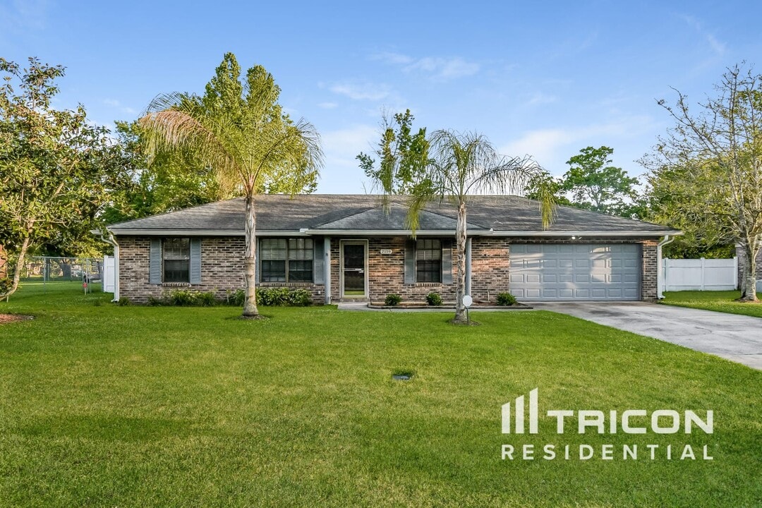 2159 Acorn Manor in Middleburg, FL - Building Photo