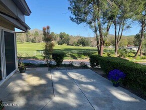 132 Rosehedge Ln in Oak Park, CA - Building Photo - Building Photo