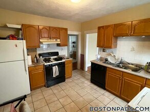 49 Conwell Ave in Somerville, MA - Building Photo - Building Photo