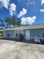 2145 Pauldo St in Ft. Myers, FL - Building Photo