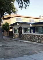 463 W Ramona Dr in Rialto, CA - Foto de edificio - Building Photo