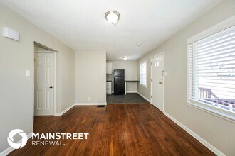 6667 E 17th St in Indianapolis, IN - Foto de edificio - Building Photo