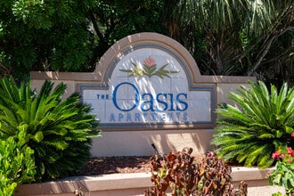 Oasis Naples Apartments in Naples, FL - Foto de edificio - Building Photo