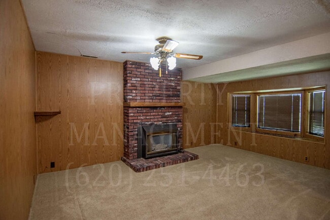 108 W Jefferson St in Coffeyville, KS - Building Photo - Building Photo