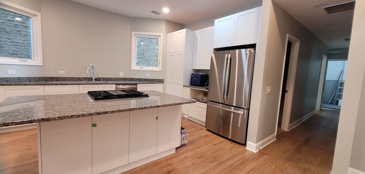 2131 W Grace St in Chicago, IL - Building Photo
