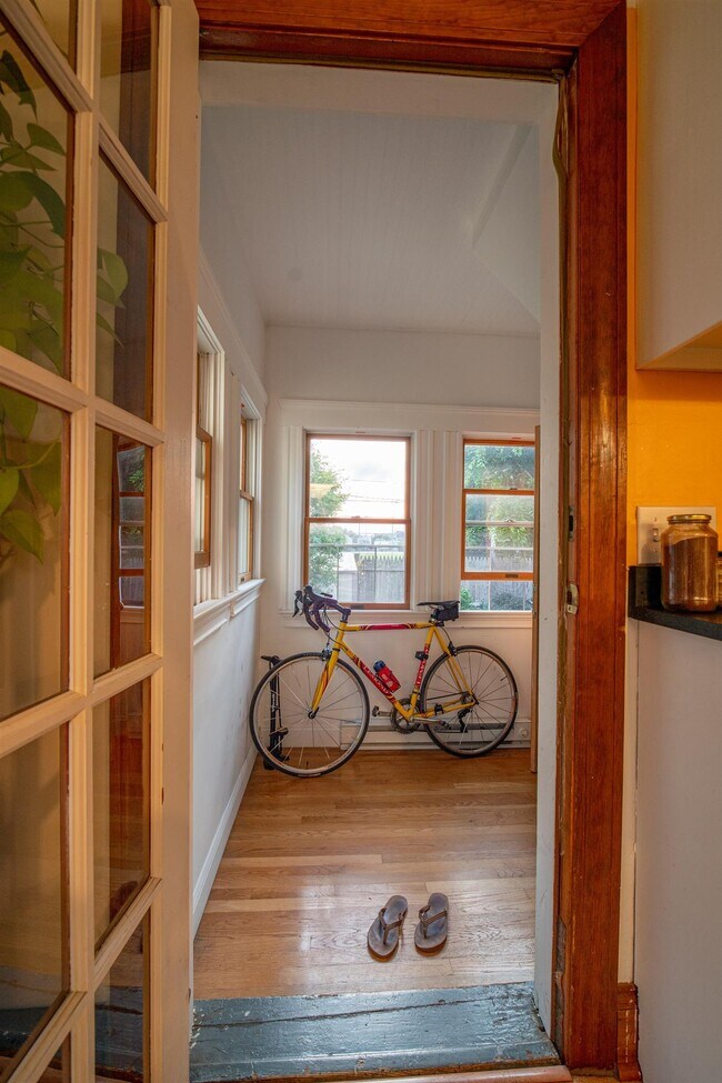 11 Hinckley St, Unit 1 in Somerville, MA - Building Photo - Building Photo