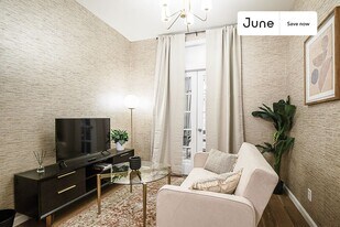 439 W 48th St in New York, NY - Building Photo