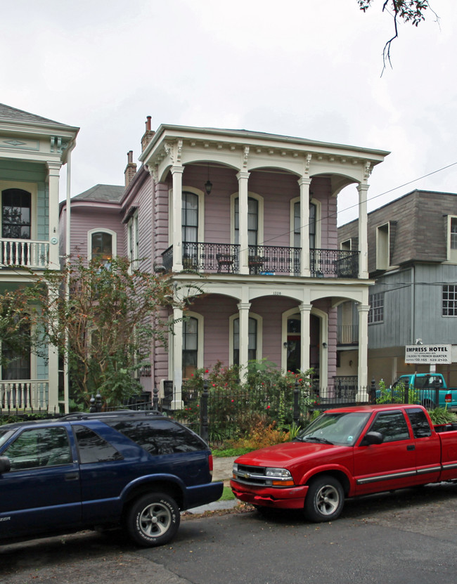 1328 Esplanade Ave in New Orleans, LA - Foto de edificio - Building Photo